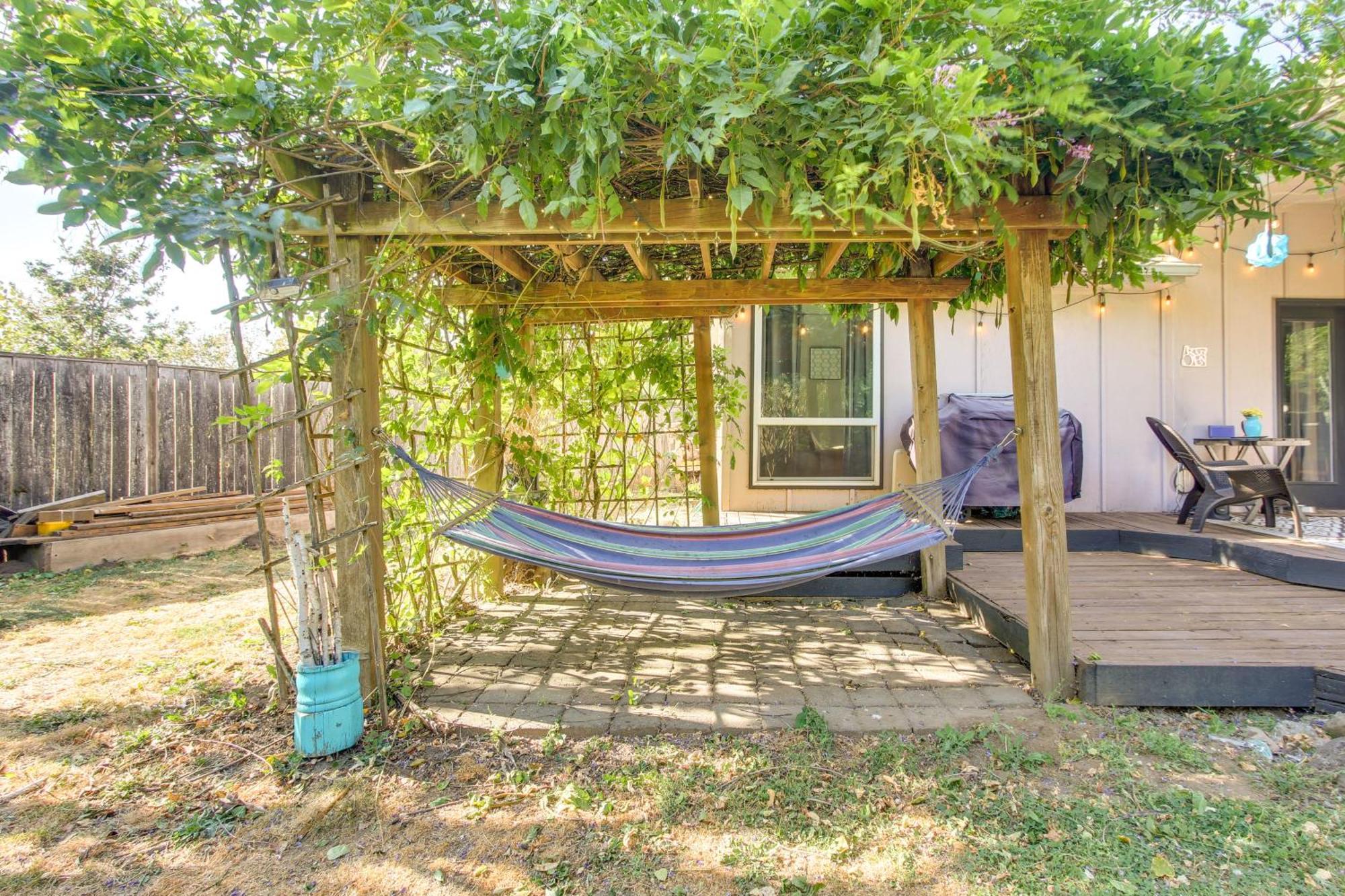 Pet-Friendly Home With Grill, 2 Mi To Autzen Stadium Springfield Exterior photo